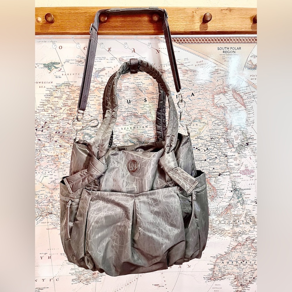 Lululemon versatile underseat personal item flight bag (17"Wx15"Hx4"D) NWT